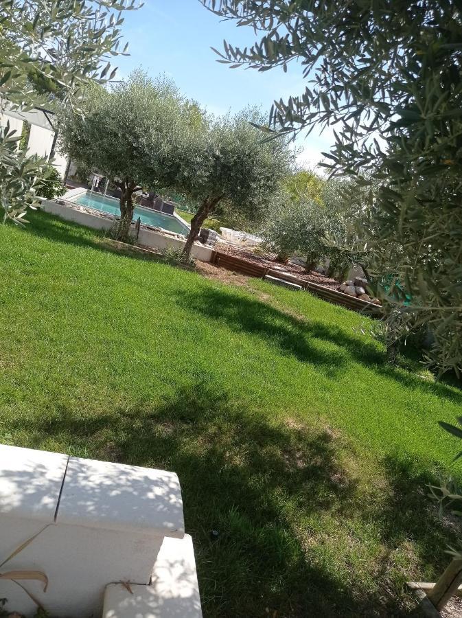 Villa Le Luberon Merindol Bagian luar foto