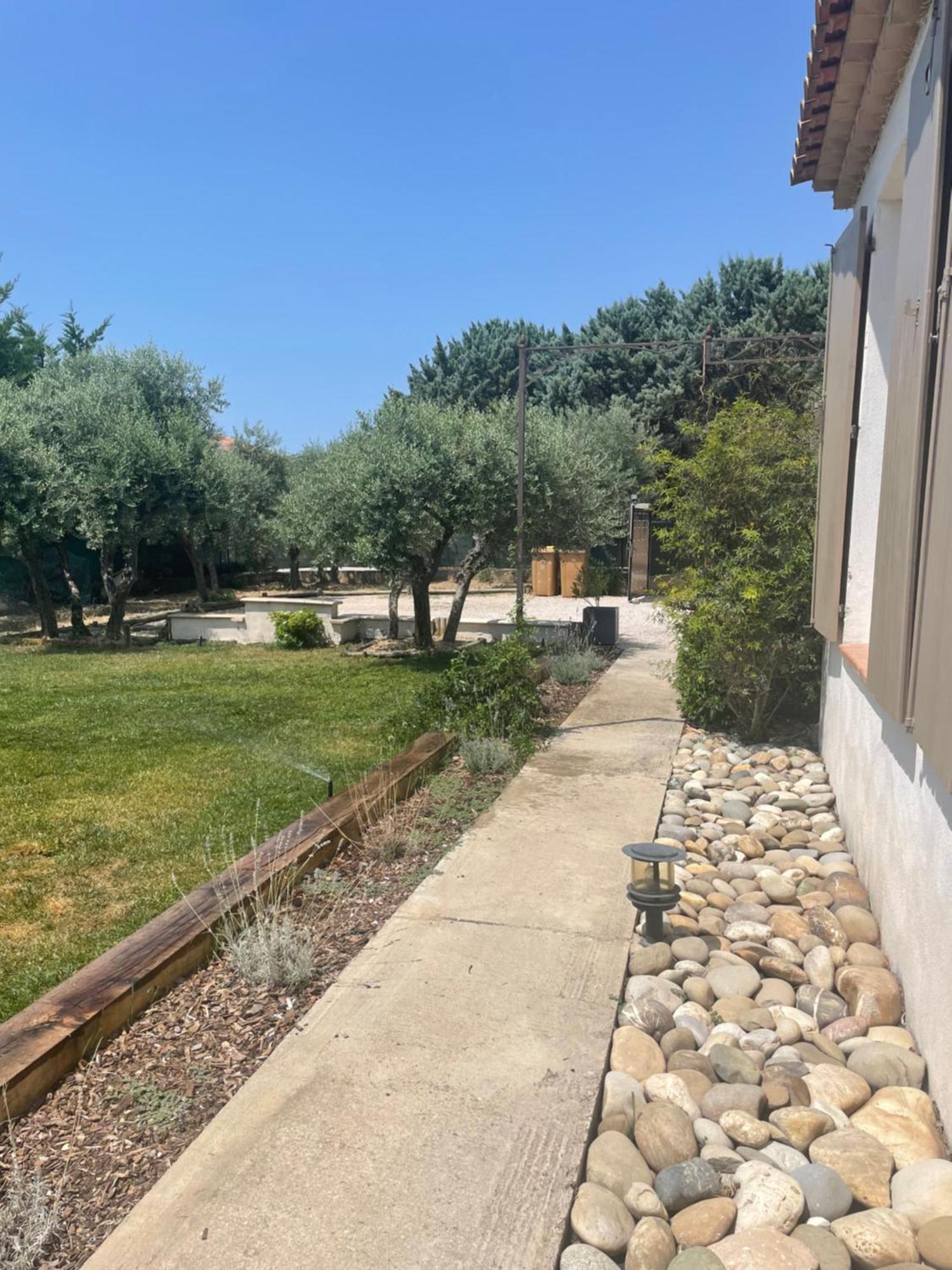 Villa Le Luberon Merindol Bagian luar foto