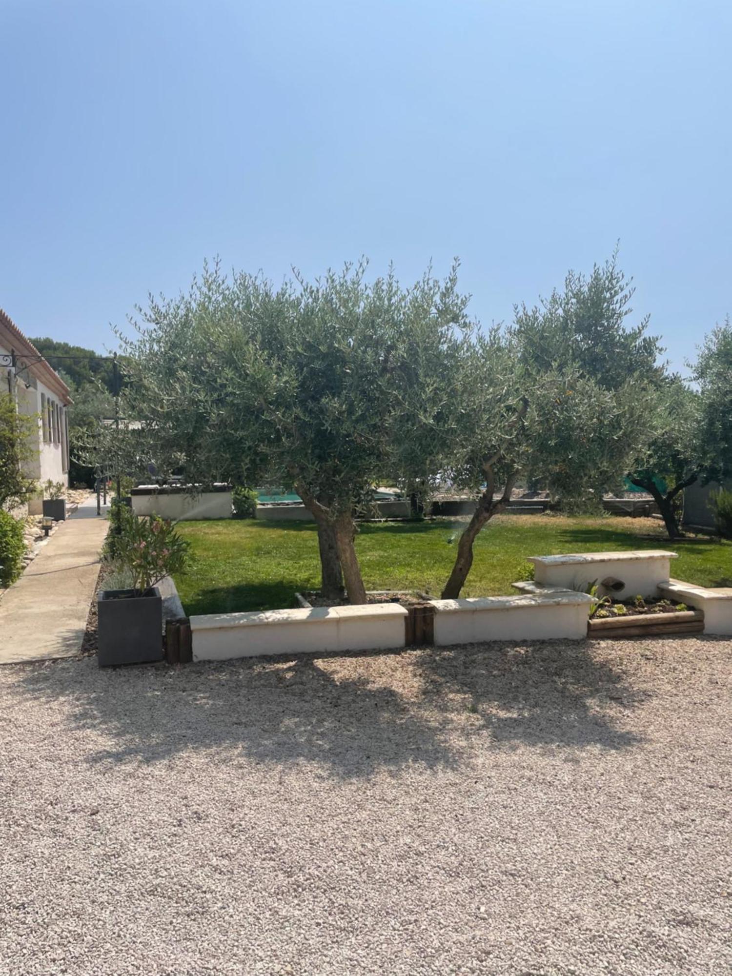 Villa Le Luberon Merindol Bagian luar foto